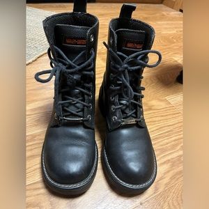Women’s 7.5 Harley Davidson Combat Boots in very good condition.